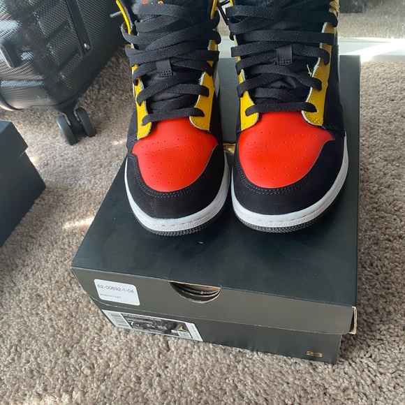 Nike Air Jordan 1 Mid - Picture 3 of 4